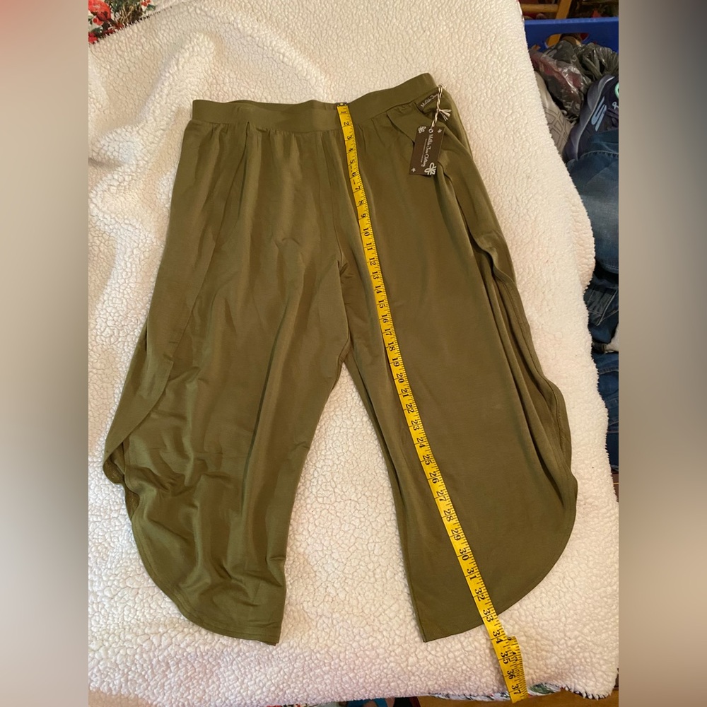 Matilda Jane olive colored size large capris.   NWT - Picture 3 of 10